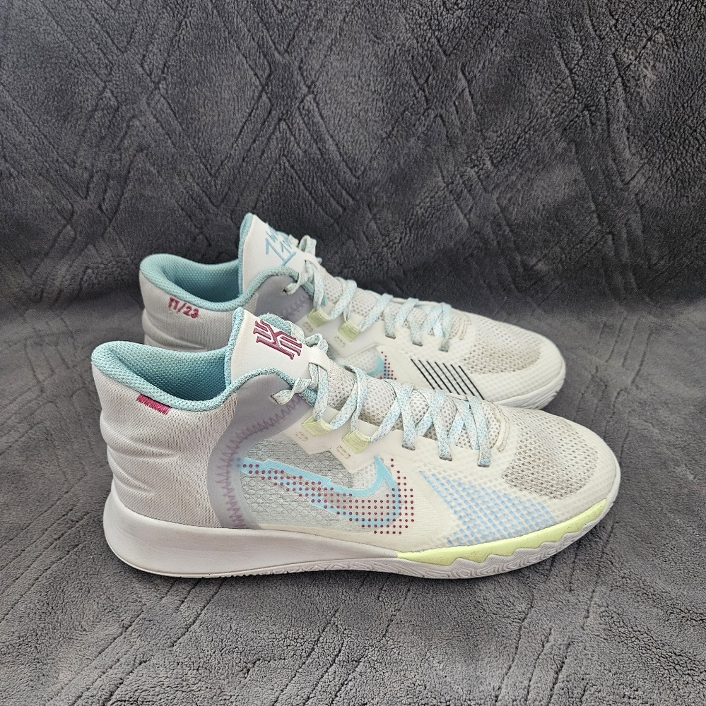 Nike Kyrie Flytrap V Youth Sz 6.5Y White Blue Chill GS Basketball Sneakers Shoes